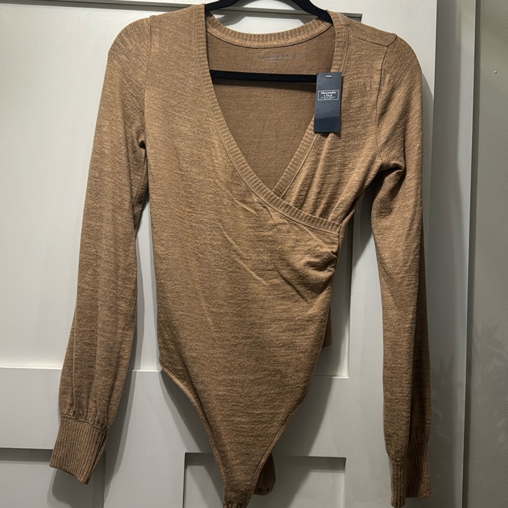 Tan soft a&f cozy bodysuit - Abercrombie. Size small. NWT